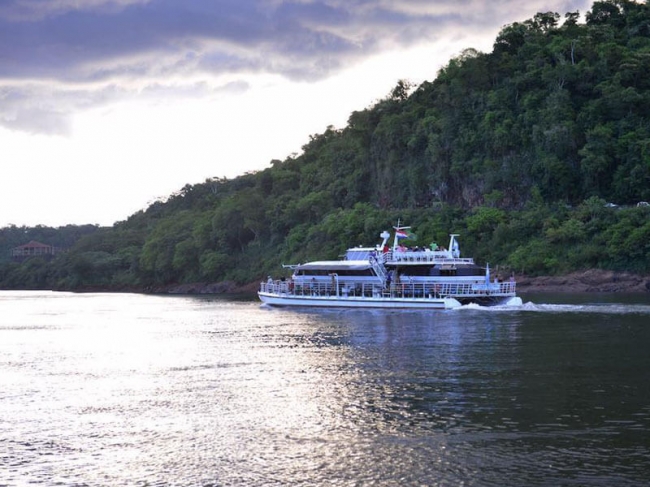 CATAMARAN CRUCERO IGUAZU (PUESTA DE SOL)
