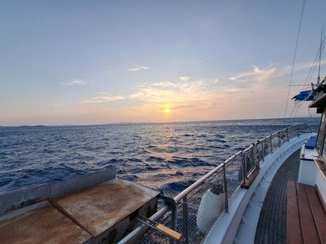 CRUCERO POR LAS ISLAS DE DELOS Y RHENIA AL ATARDECER