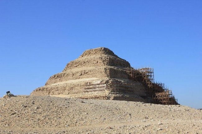 MEDIO DA DE VISITA A MENFIS Y SAQQARA